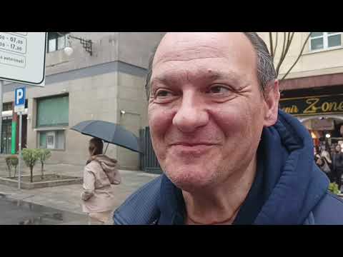 Cagliari, turisti a Sant’Efisio senza tribune: “Cerchiamo di goderci lo stesso la sagra” (VIDEO)