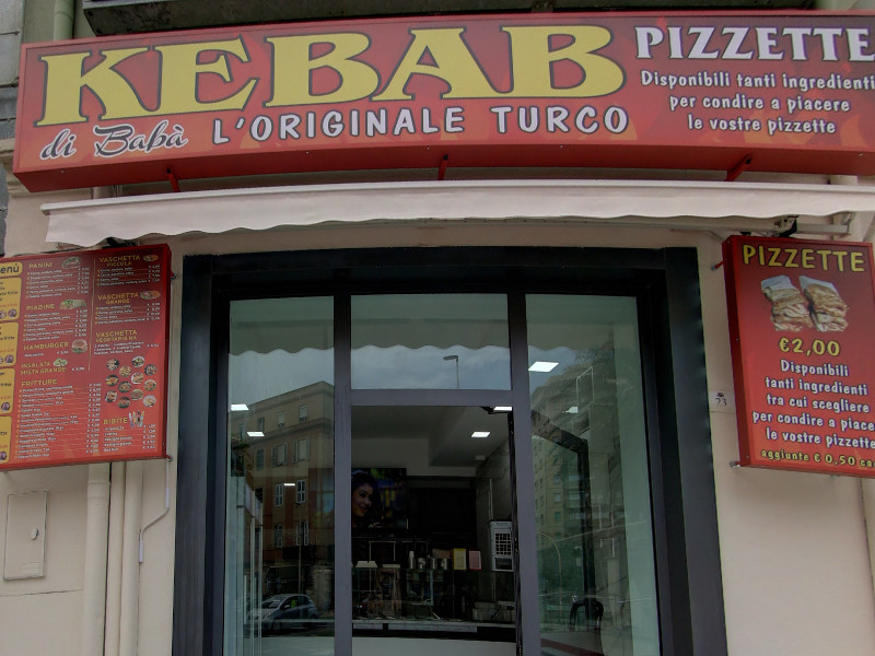 Cagliari, 2 tavolini senza permesso: chiuso per 10 giorni il kebab di piazza Garibaldi