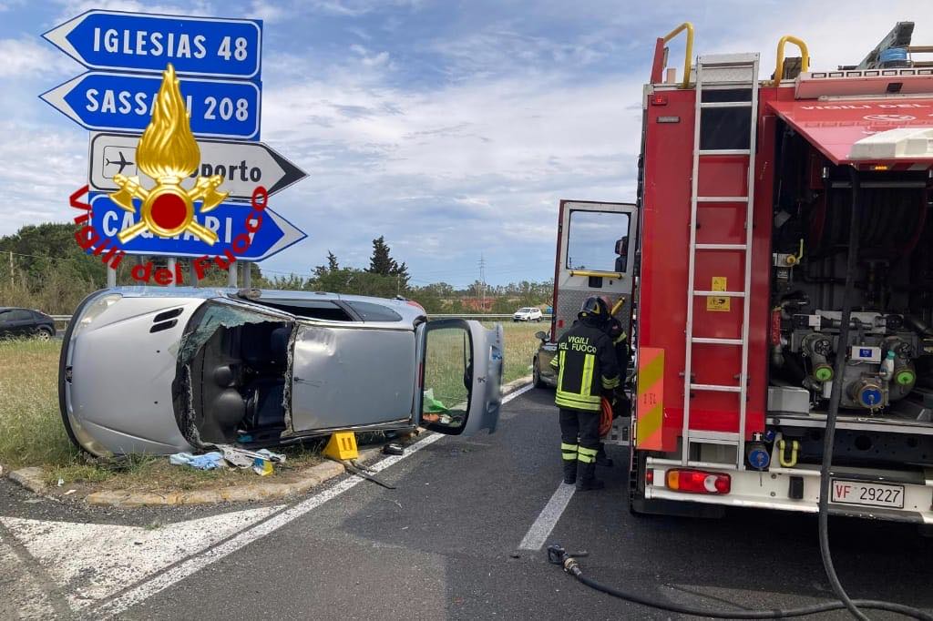 Elmas, si ribalta l’auto guidata da una 53enne di Teulada sulla 130: ricoverata in gravi condizioni al Brotzu
