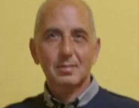 Uccide il fratello in strada con la pistola, si indaga sul movente 