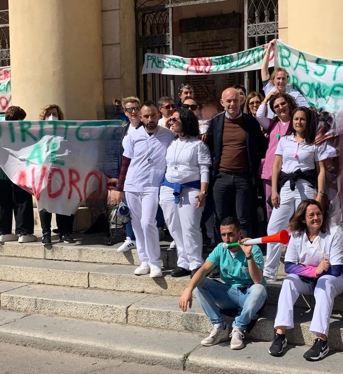 Cagliari, la vittoria di 39 Oss: “Dopo 105 giorni in tenda saremo tutti stabilizzati al Policlinico”