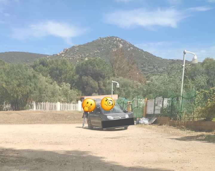 Torre delle Stelle, getta i rifiuti in mezzo alla natura: sorpreso dalle telecamere