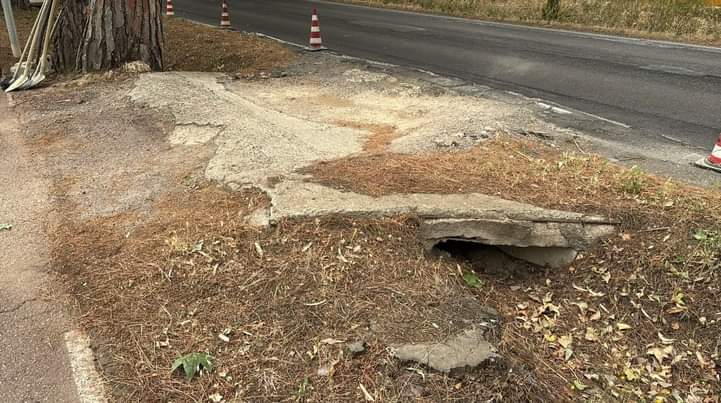 Assemini, i cavalcafosso che costeggiano la pista ciclabile sono degradati e pericolanti
