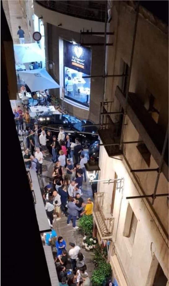 Caos movida alla Marina, balli folk di notte e residenti disperati: “Questo non è uno stazzo”