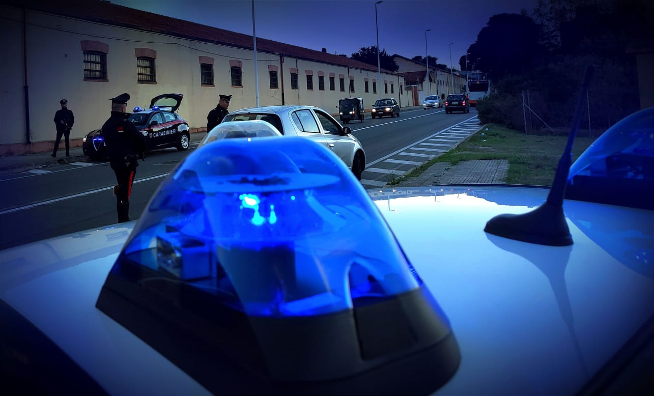 Insulti e minacce alla ex e botte al suo nuovo compagno: 47enne arrestato a Lunamatrona