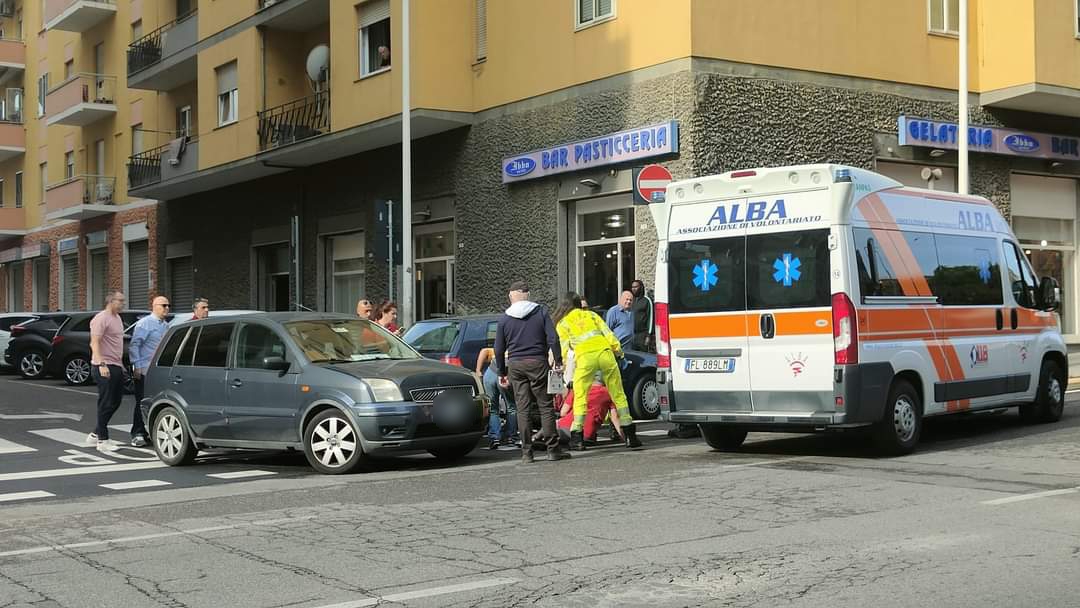 Cagliari, ciclista investito all’incrocio con via dei Giudicati: “Quella pista ciclabile è pericolosissima”