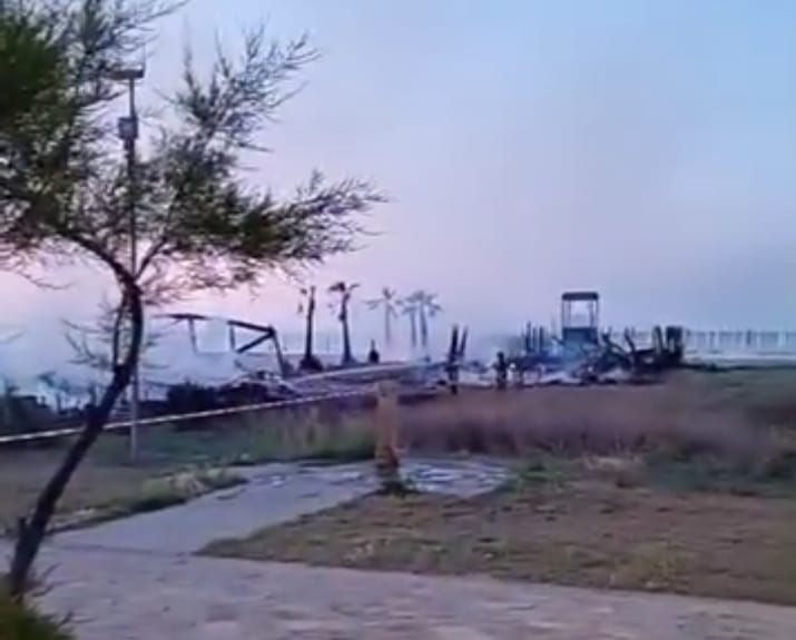 Quartu, due esplosioni nella notte: distrutto dalle fiamme il Tagoo Beach Club del Poetto