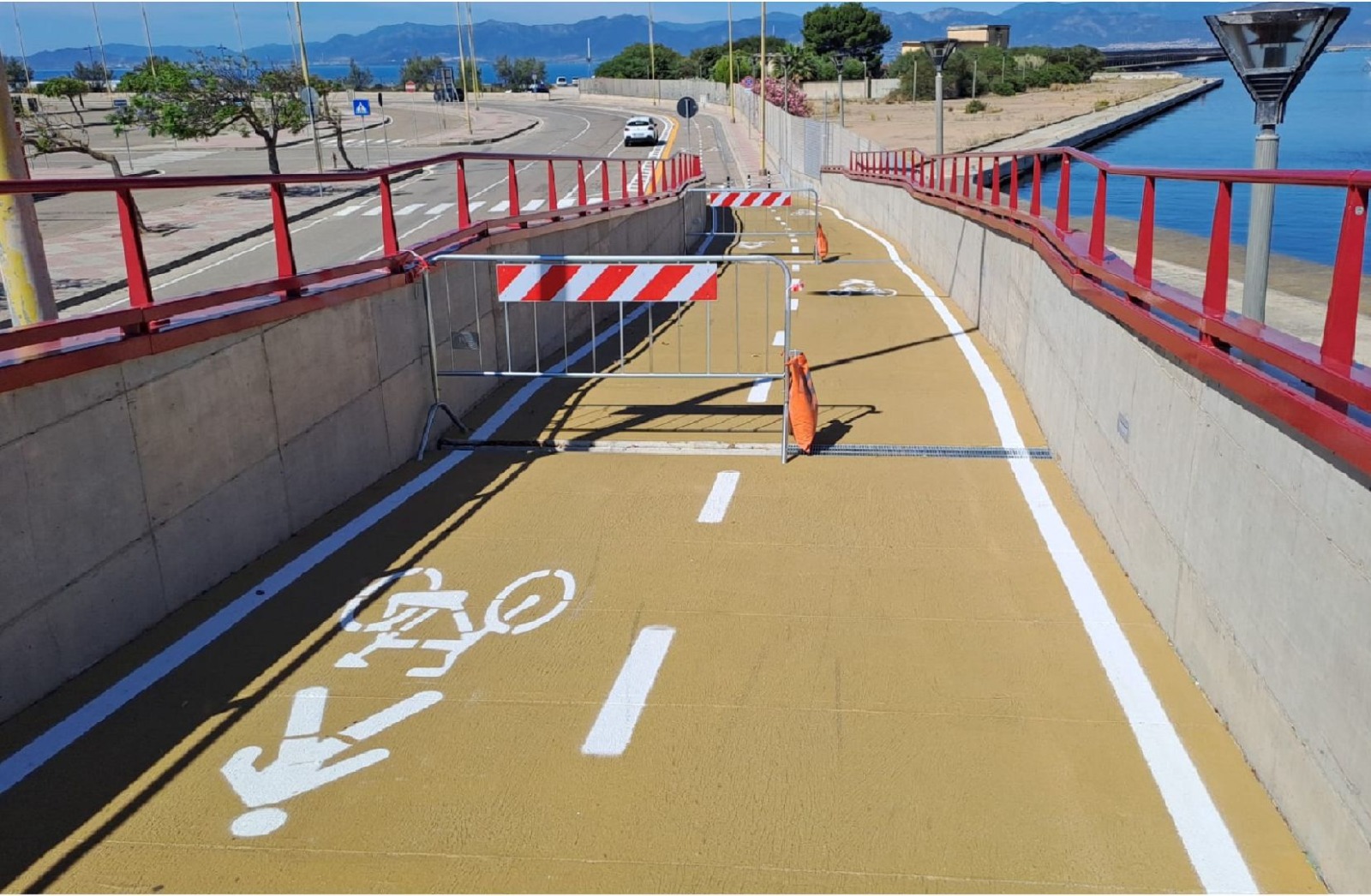 Cagliari, saccheggiato e vandalizzato: il Comune chiude il ponte di San Bartolomeo appena inaugurato