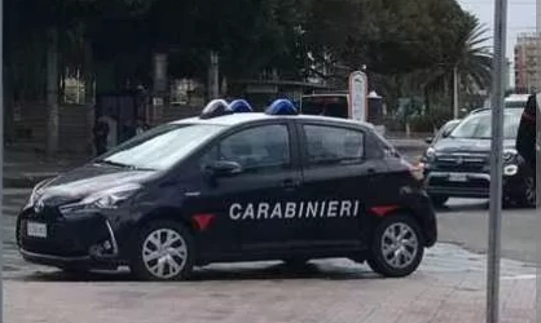 Cagliari, paura in piazza Matteotti: ragazzino scippato e spintonato a terra