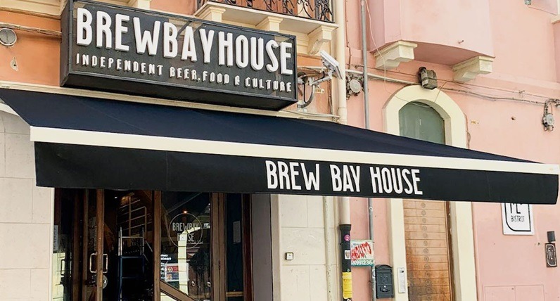 Cagliari, musica all’esterno dopo l’una di notte: stangato un pub del Corso