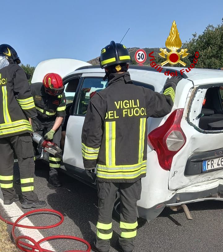 Nuoro, maxi incidente con tre auto coinvolte: 5 feriti tutti in ospedale: