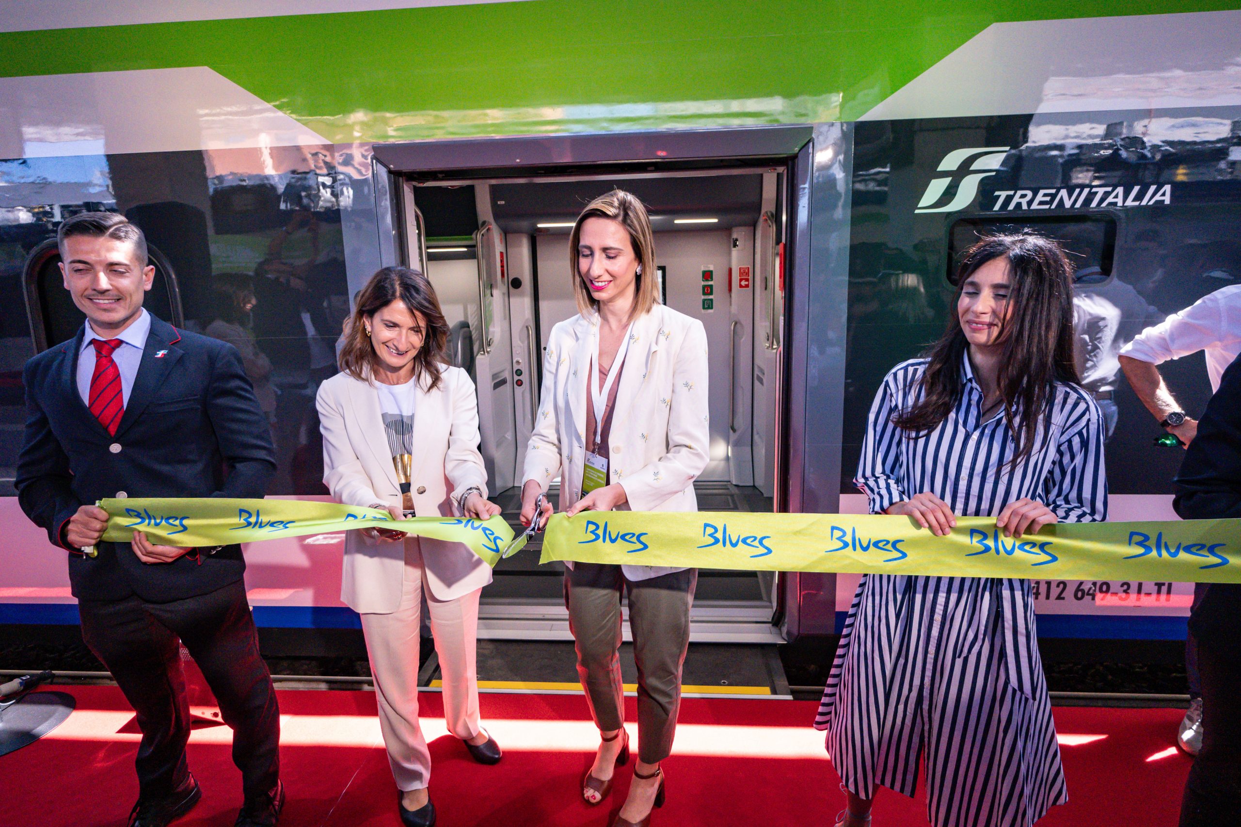 Cagliari, 300 posti e carburante bio: primo viaggio per il nuovo treno Blues
