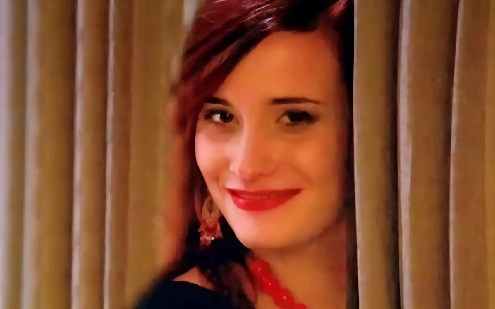 Claudia, 22 anni, trovata impiccata otto anni fa, ora il fidanzato è indagato per gli sms: “Sparisci o ti pesto, ucciditi”