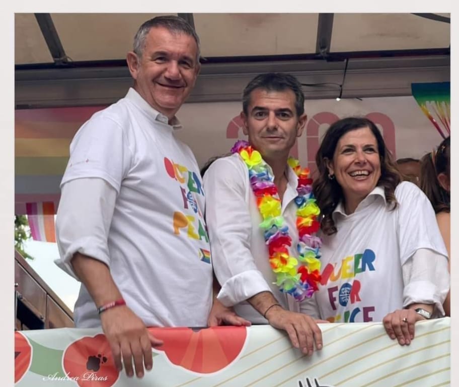 Todde, Zedda e Comandini ballano sul carro del Sardegna Pride. Cappellacci: blasfemo usare immagini religiose