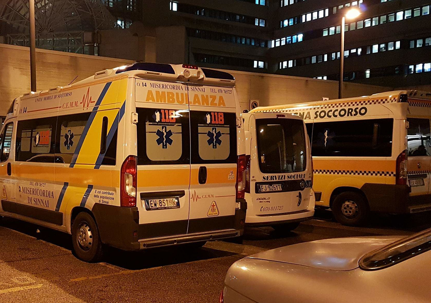 Perde il controllo e si schianta contro un’auto in via delle Serre, centauro 28enne di Quartucciu in codice rosso