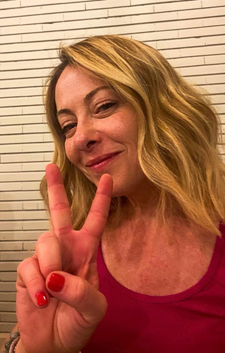Elezioni in Italia, Giorgia Meloni dominatrice assoluta: vola quasi al 29 per cento, la premier in luna di miele con gli italiani