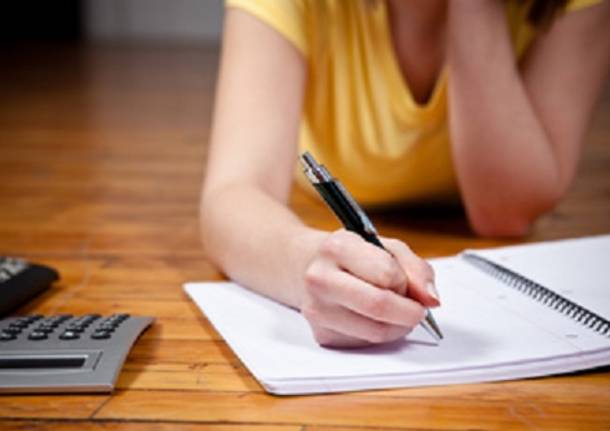 Cagliari, vola il business milionario nel mercato nero delle lezioni private: è il fallimento della scuola