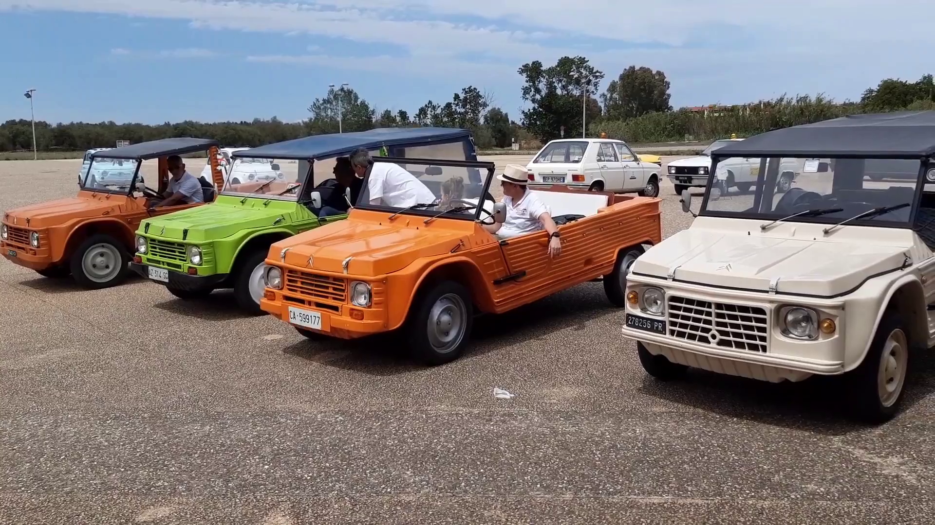 Decimomannu, emozioni fra auto d’epoca e bersaglieri in congedo