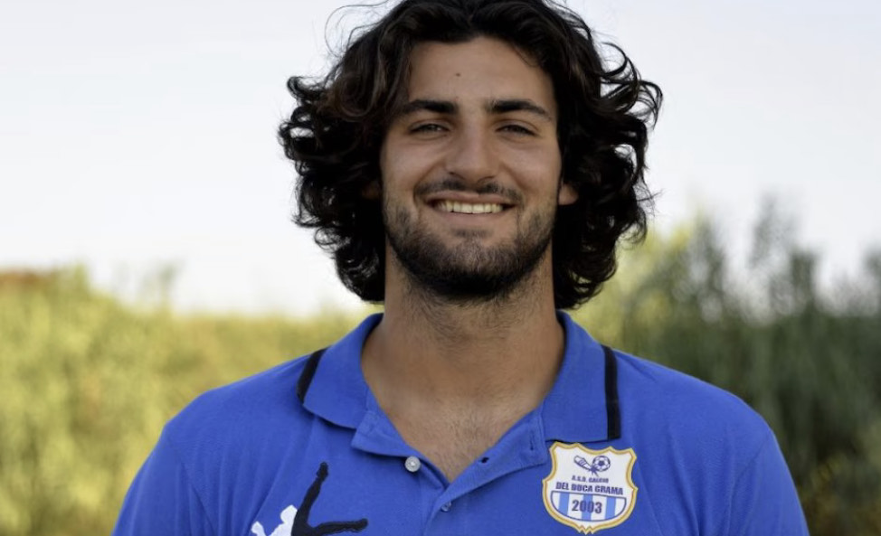 Calciatore di 21 anni muore in un incidente stradale sulla sua moto