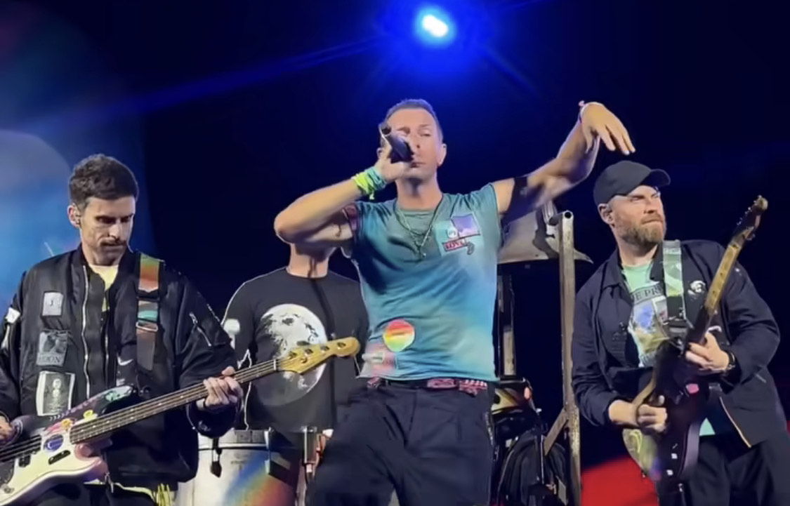 I Coldplay approdano a Roma fra ecologia e magia