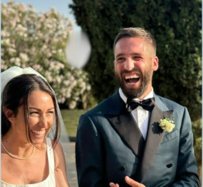 Pavoletti si è sposato, dopo l’amore giurato al Cagliari è arrivato il “bis” con Elisa