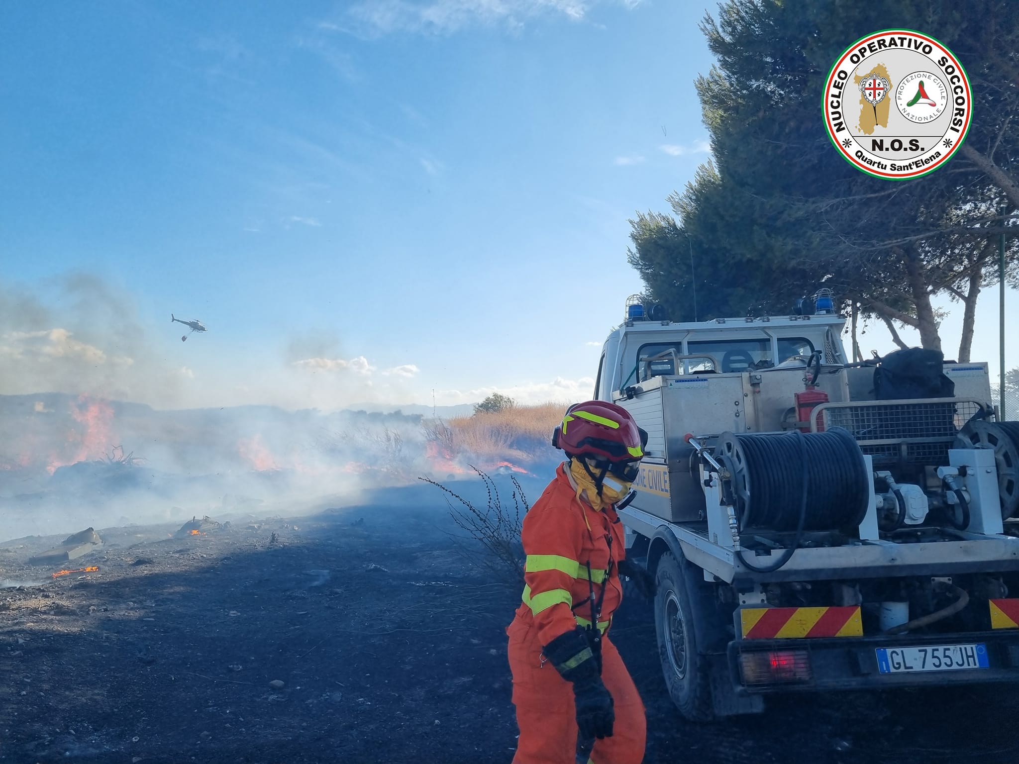 Vasto incendio divora cespugli e terreni incolti a Quartu, fiamme domate prima dell’arrivo a Molentargius