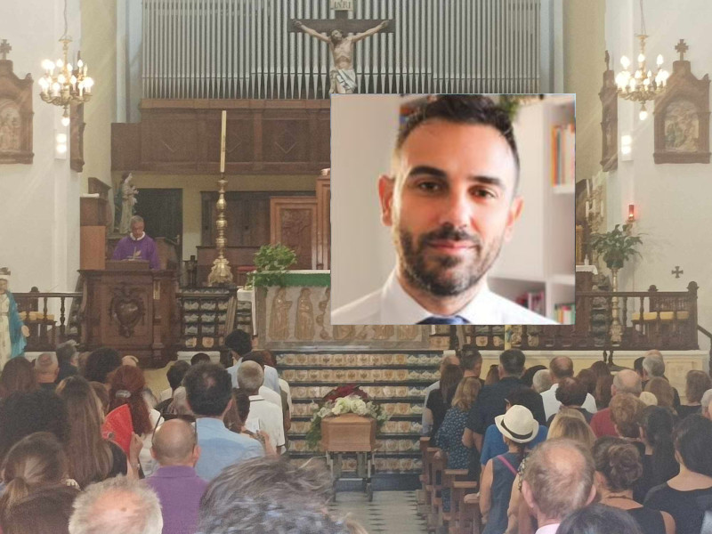 L’addio straziante a Giovanni Fanni a Cagliari, il prete ai due gemellini: “Papà proteggerà anche voi dal cielo”