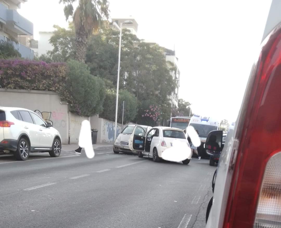Cagliari, schianto tra 4 auto in via Is Maglias: danni ingenti e traffico ko