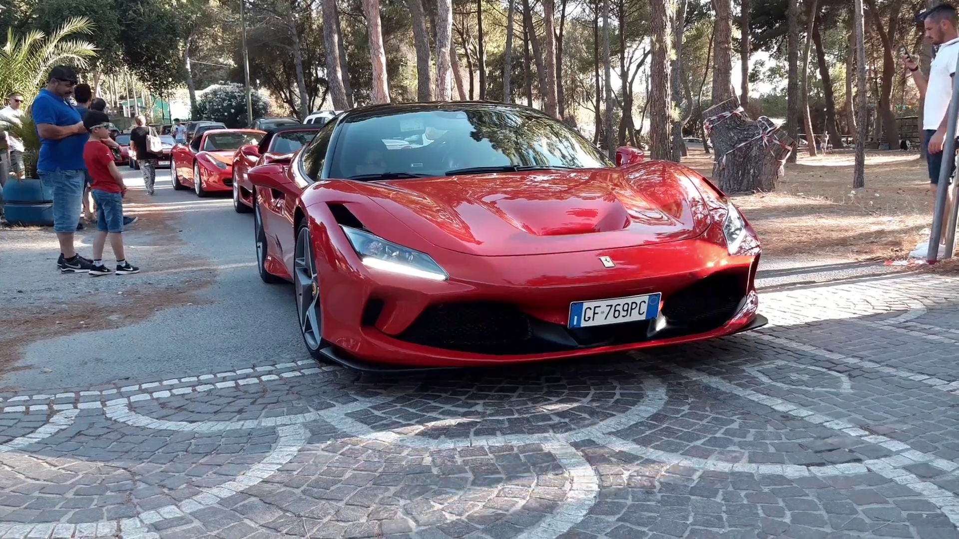 Sestu, le Ferrari regalano emozioni ai bimbi diversamente abili