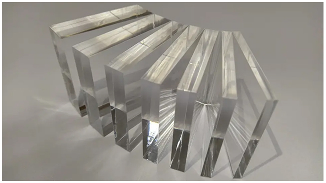 I consigli di Neon Europa: lastre in plastica per ogni uso. Vasta gamma e servizio di taglio e lavorazione su misura