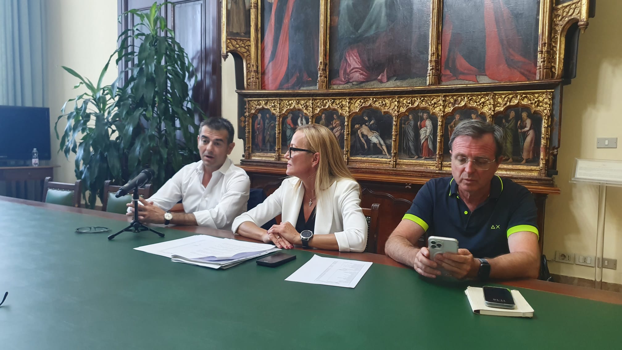 L’obiettivo è “Cagliari città limpia”: via alla pulizia straordinaria di strade e marciapiedi