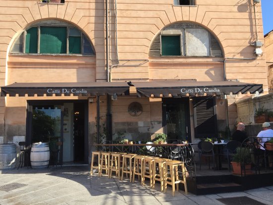 Cagliari, musica all’esterno del locale: Caffè De Candia senza tavolini per un mese