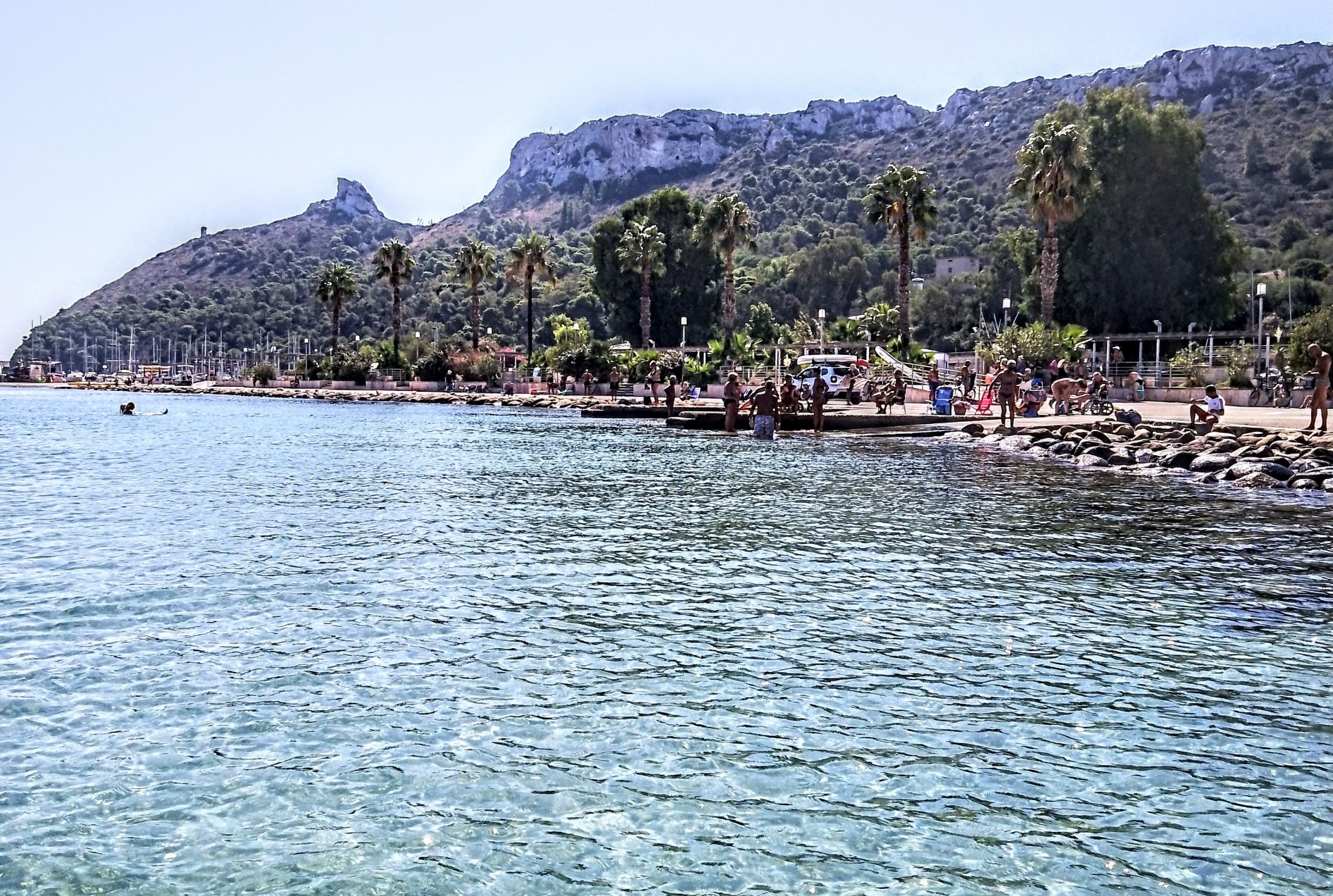 Non sono i soldi a fare la felicità ma la Sardegna: l’Isola in vetta alla classifica Hays Italia