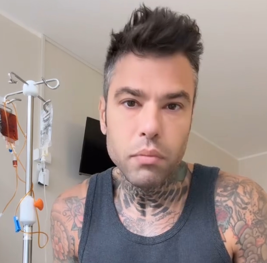 Salta lo show di Fedez a Quartu, la star ha bisogno di riposarsi dopo il ricovero all’ospedale