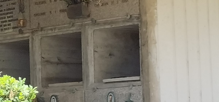 Cagliari, loculi introvabili al cimitero: “Solo ai piani alti e inaccessibili per i disabili”