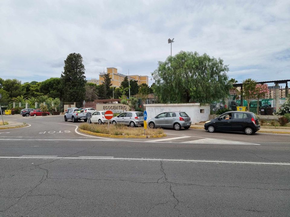 Cagliari, ko l’ecocentro di via San Paolo: “A Sant’Elia file interminabili e spesso si ritorna a casa con i rifiuti”