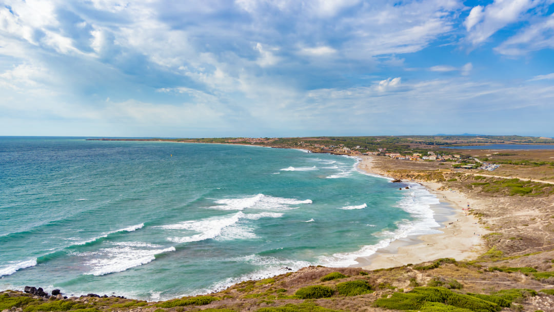 Meteo Casteddu, il maestrale abbatte il caldo da bollino rosso: mercoledì gradevole con punte di 28 gradi