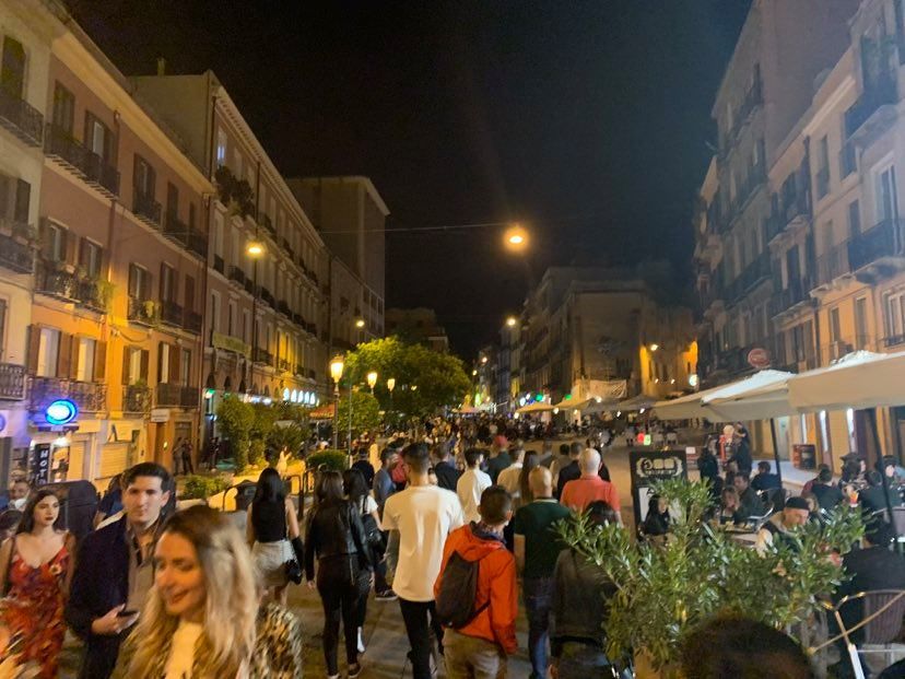 Malamovida a Cagliari e Muravera tra pestaggi e alcol venduto ai minorenni: il questore chiude due locali