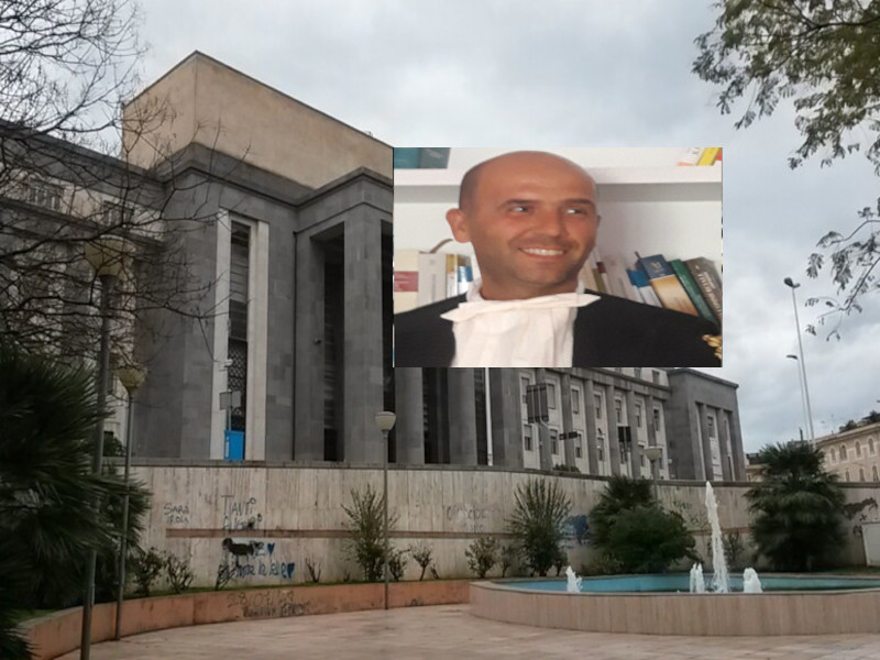 Cagliari, accusa l’ex di maltrattarla davanti ai bimbi ma poi si rimangia quasi tutto: commerciante assolto