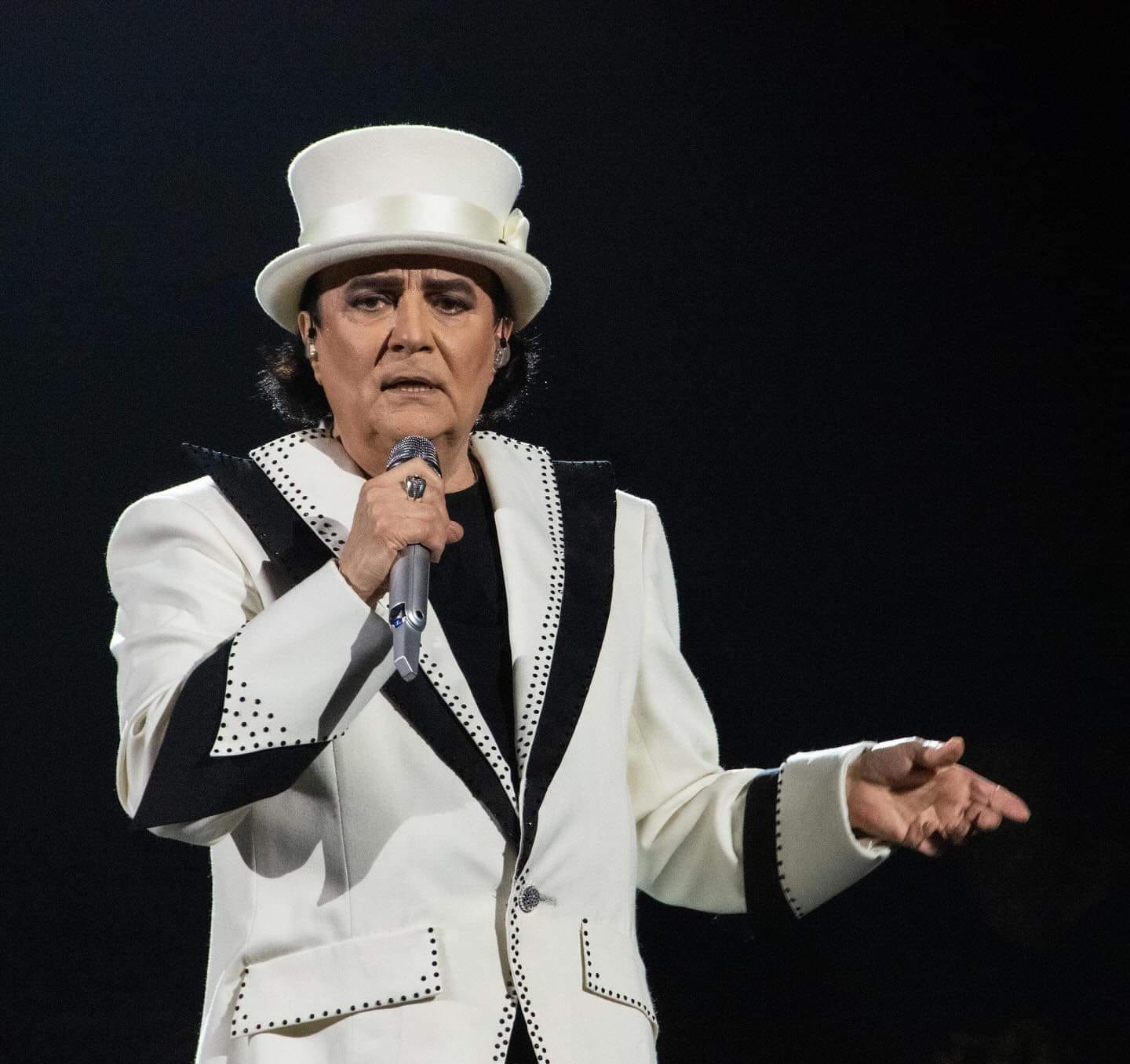 Pula, show al Forte Arena: 4 mila “sorcini” per il concerto di Renato Zero