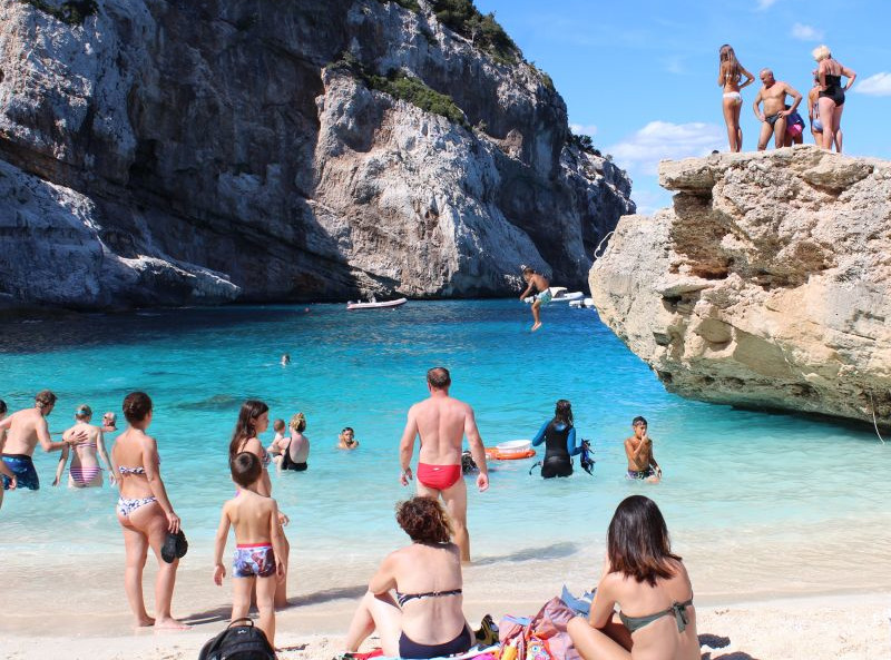 Meteo Casteddu, il caldo tiene botta su tutta la Sardegna: massime ben oltre i 30 gradi