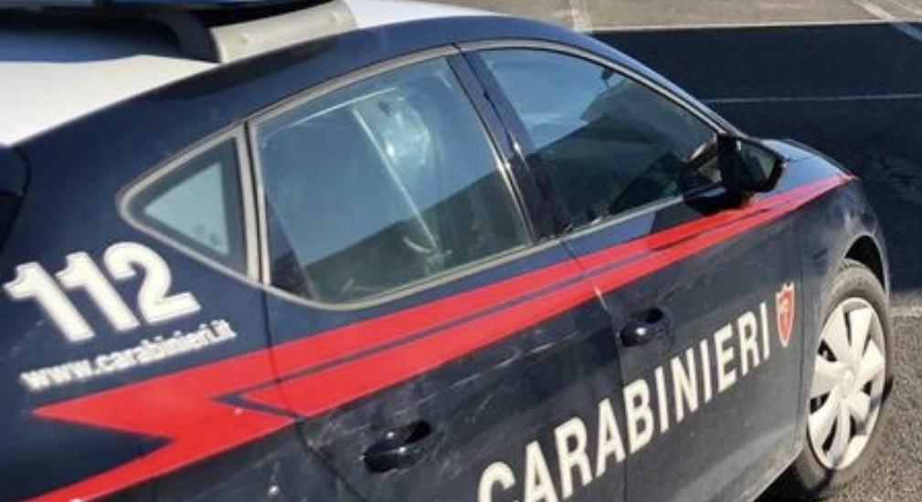 Esce per commissioni e lascia la figlia di 3 anni sola a casa, arrestata