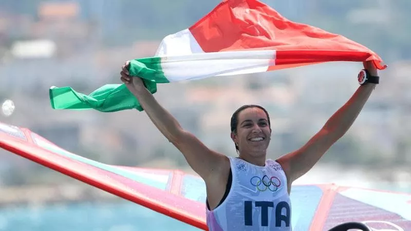 Storico oro nel windsurf: la cagliaritana Marta Maggetti porta la Sardegna sul gradino più alto del podio olimpico