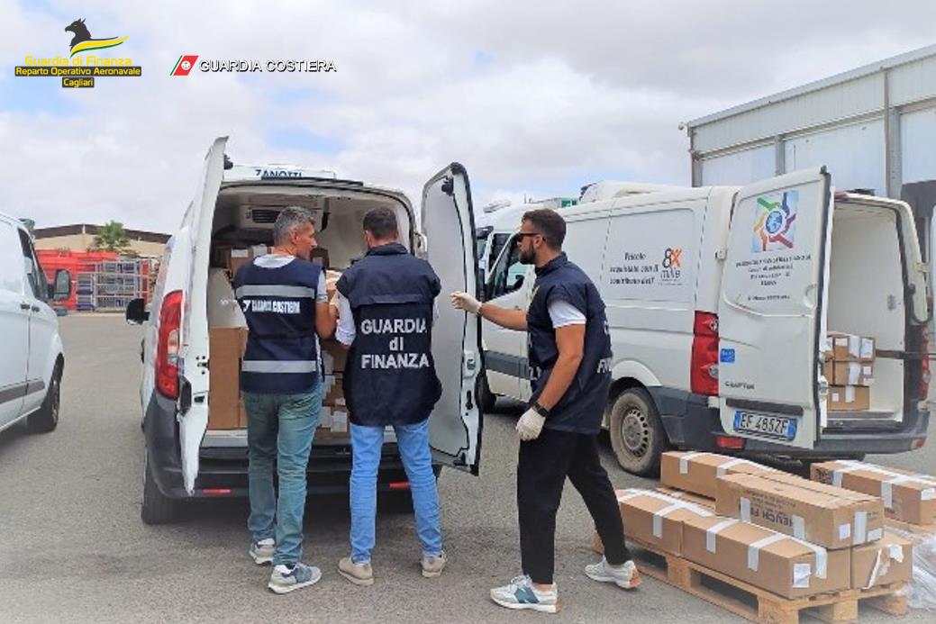 Cagliari, blitz di guardia costiera e finanzieri in uno stabilimento: trovate 108 tonnellate di pesce “pericoloso” nelle celle frigorifere