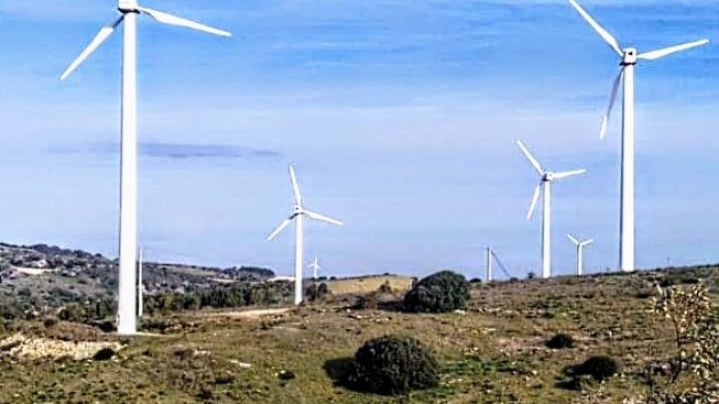 Cattolici in campo contro l’invasione dell’eolico in Sardegna: “Il paesaggio è sacro”