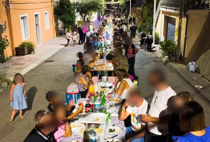 Villaurbana, una cena tutti insieme per le vie del centro