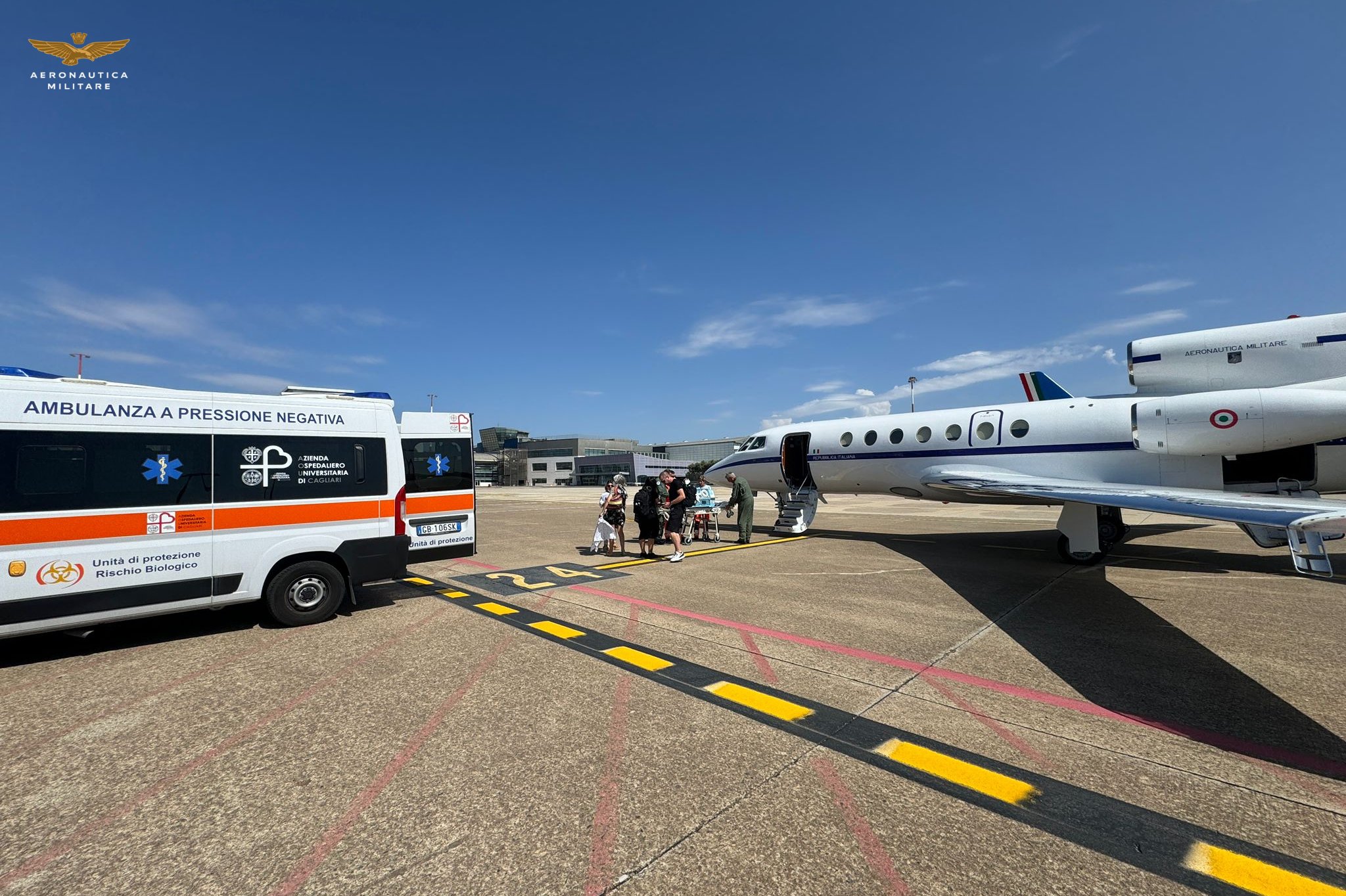 Neonata di 18 giorni e un 43enne gravissimi in Sardegna, decollano i voli salvavita dell’aeronautica militare