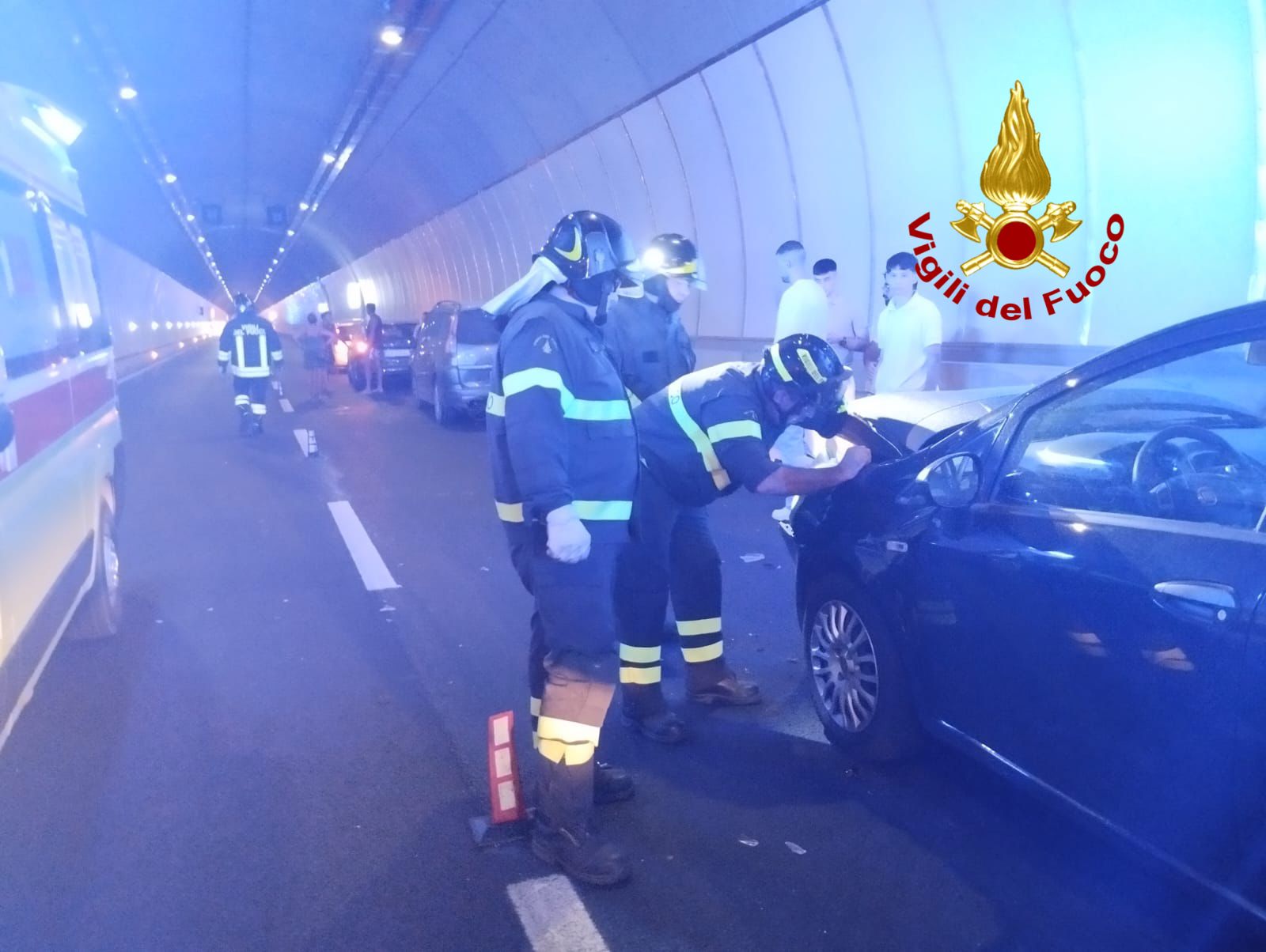 Maxi tamponamento nella galleria S’Iscala a Budoni: coinvolte 4 auto e una moto