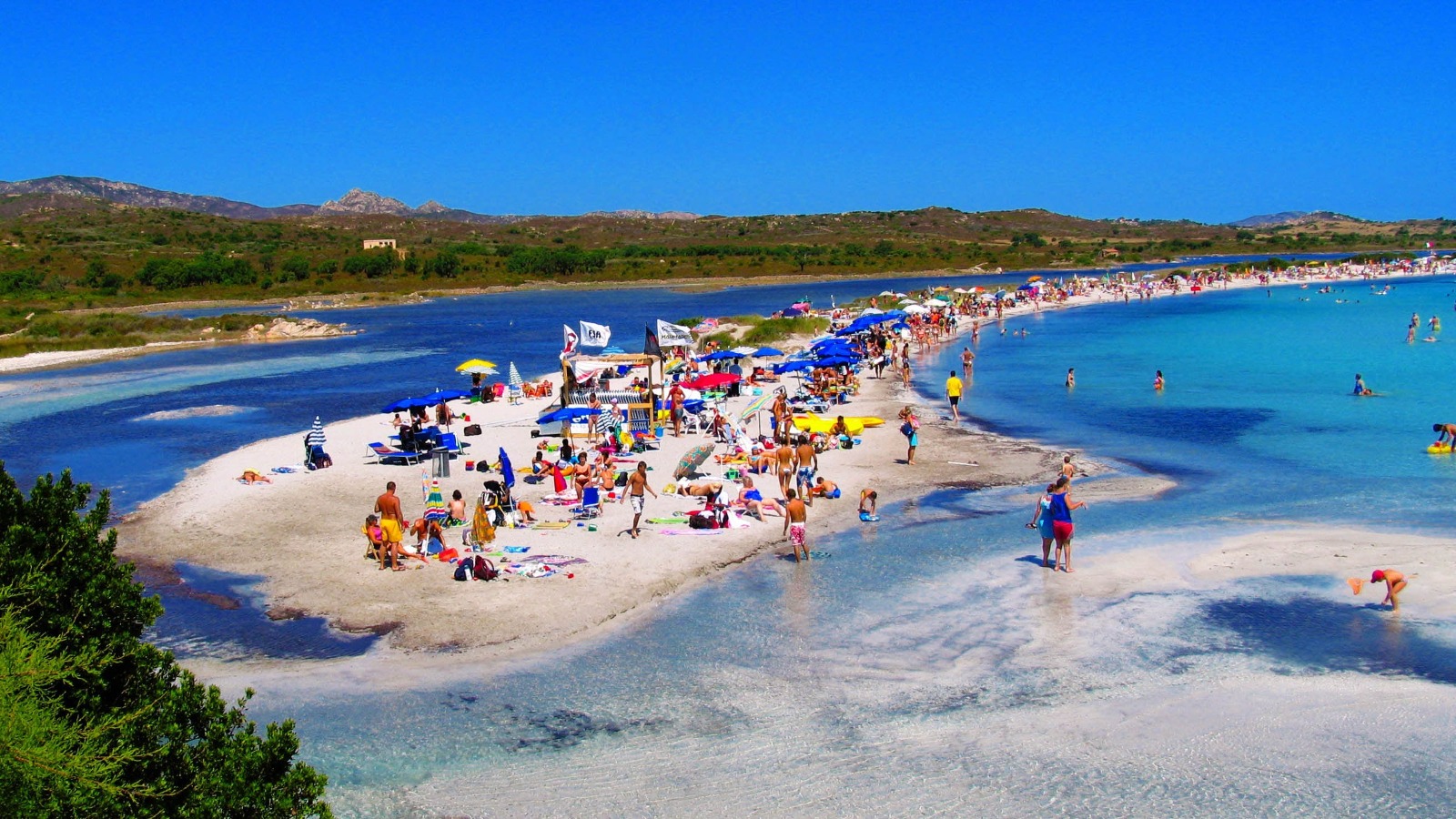 Sardegna isola del tesoro, un miliardo e mezzo di euro grazie ai turisti dall’estero: è record