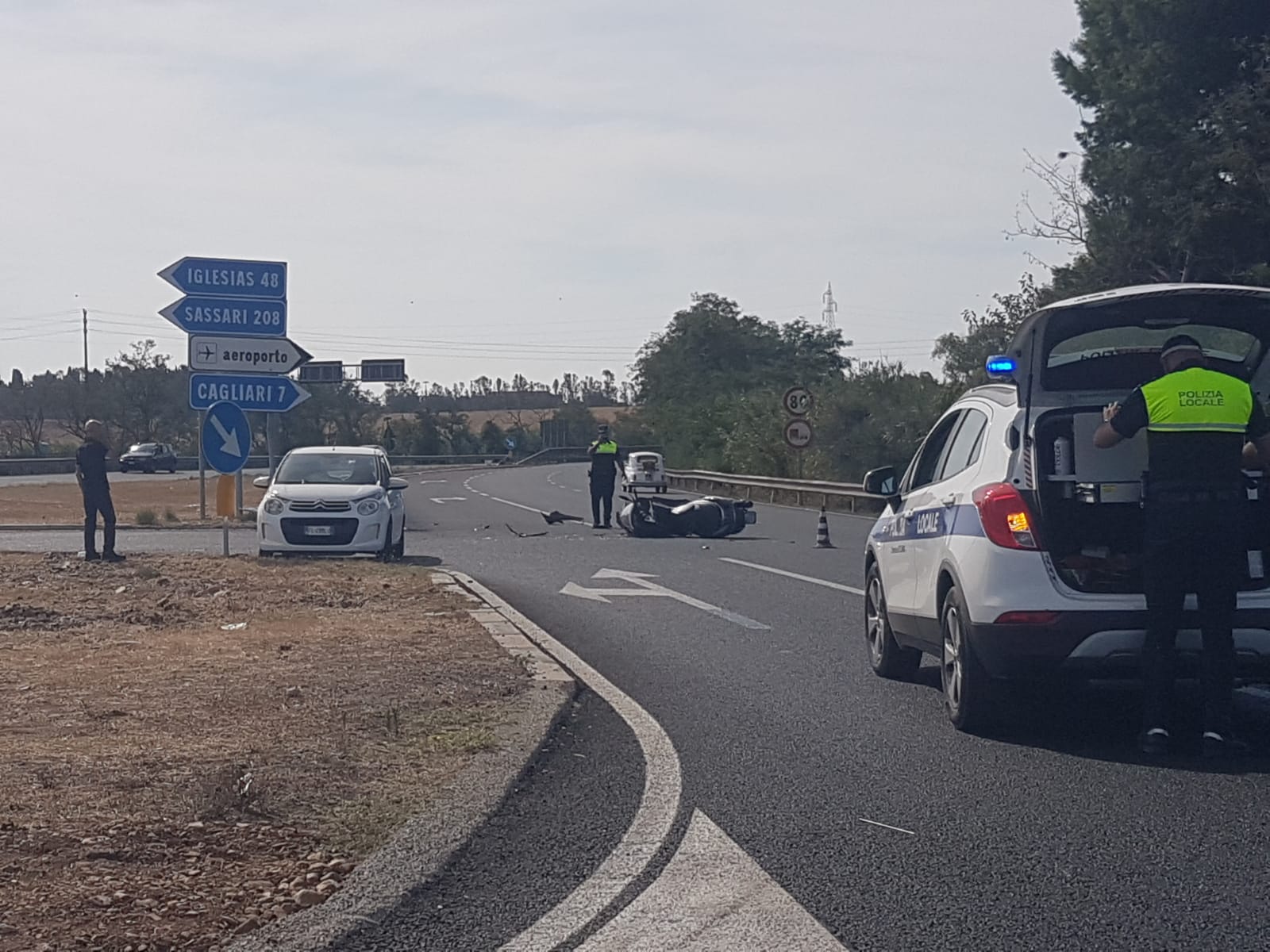 Elmas, ennesimo schianto all’incrocio della Ss 130: un motociclista ferito all’ospedale